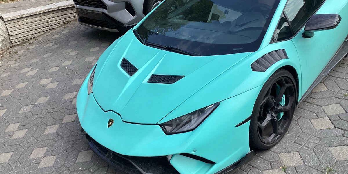  I found this nice Lamborghini